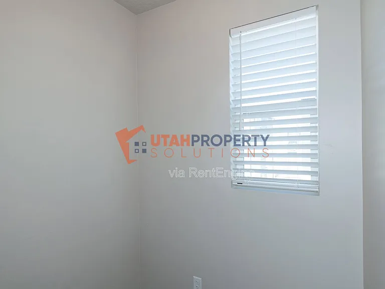 1025 W 400 S — Photo 31