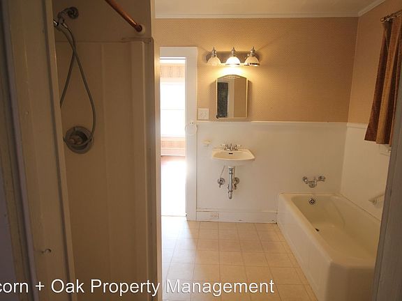 5th image of 405 N Churton St