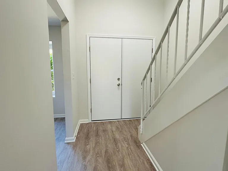 402 Woodlake Manor Dr #1000 — Photo 8