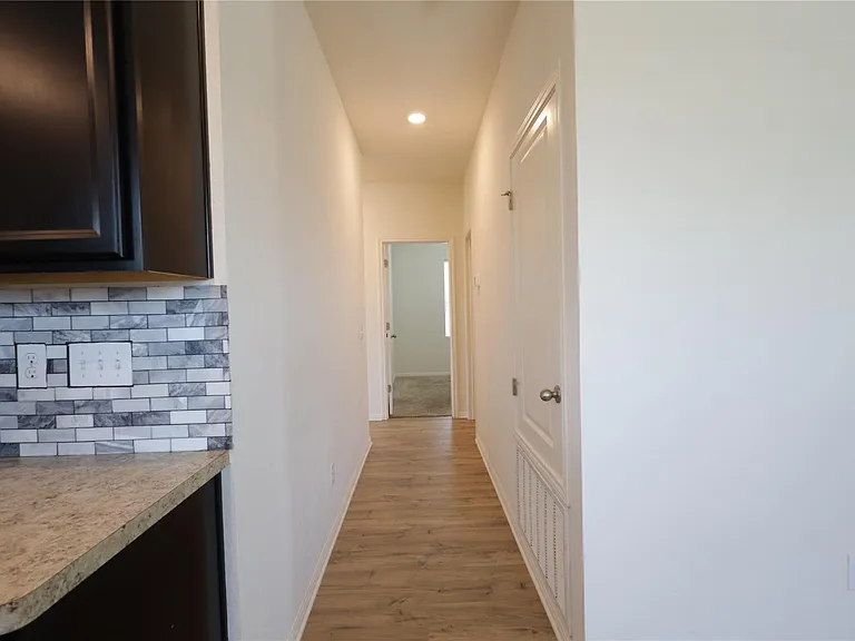 250 Seneca Loop — Photo 6