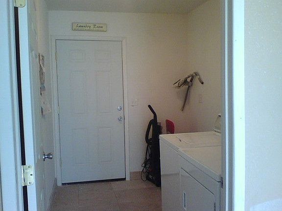 New 6'x10' Laudry Room