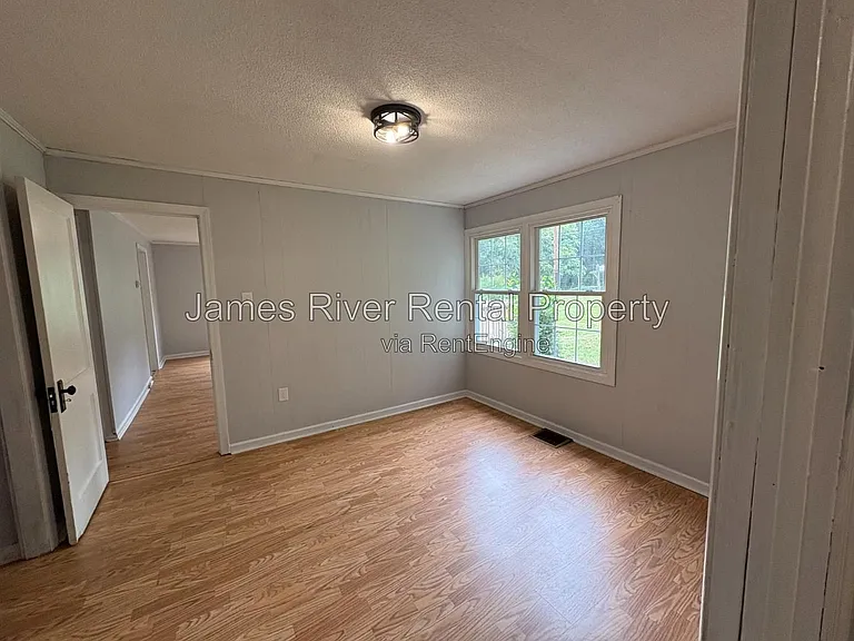1312 Laurel Ln — Photo 6