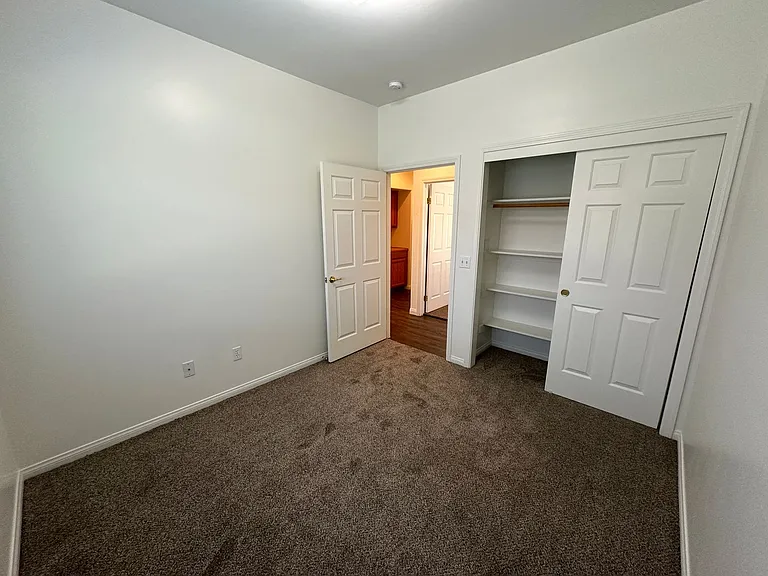 706 Orchid Dr — Photo 32