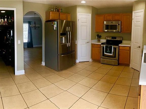 3rd image of 409 Arkansas Ct