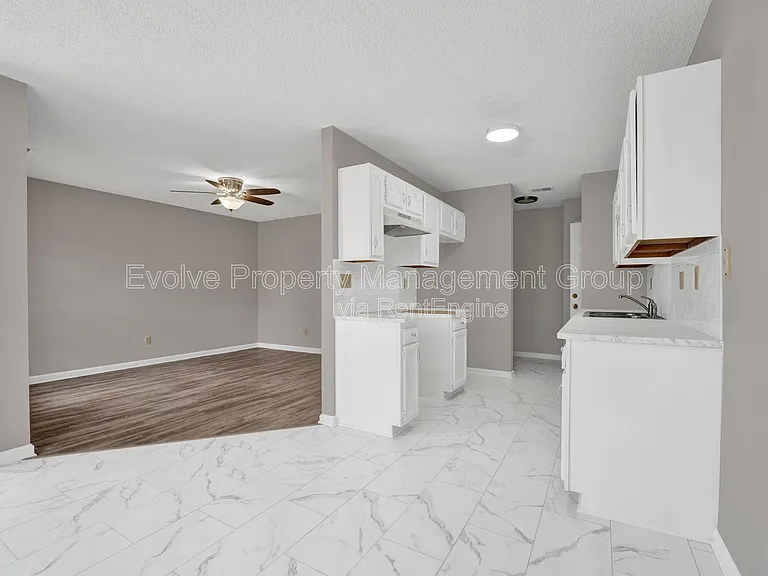 3014 Meadows Ln — Photo 14