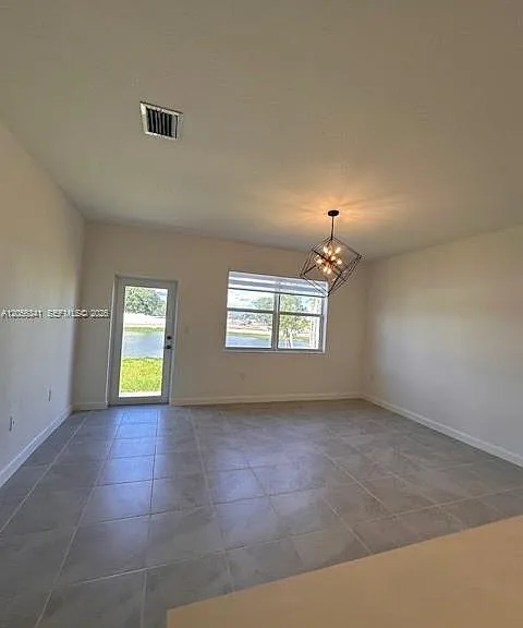 2205 SE 30th St — Photo 7