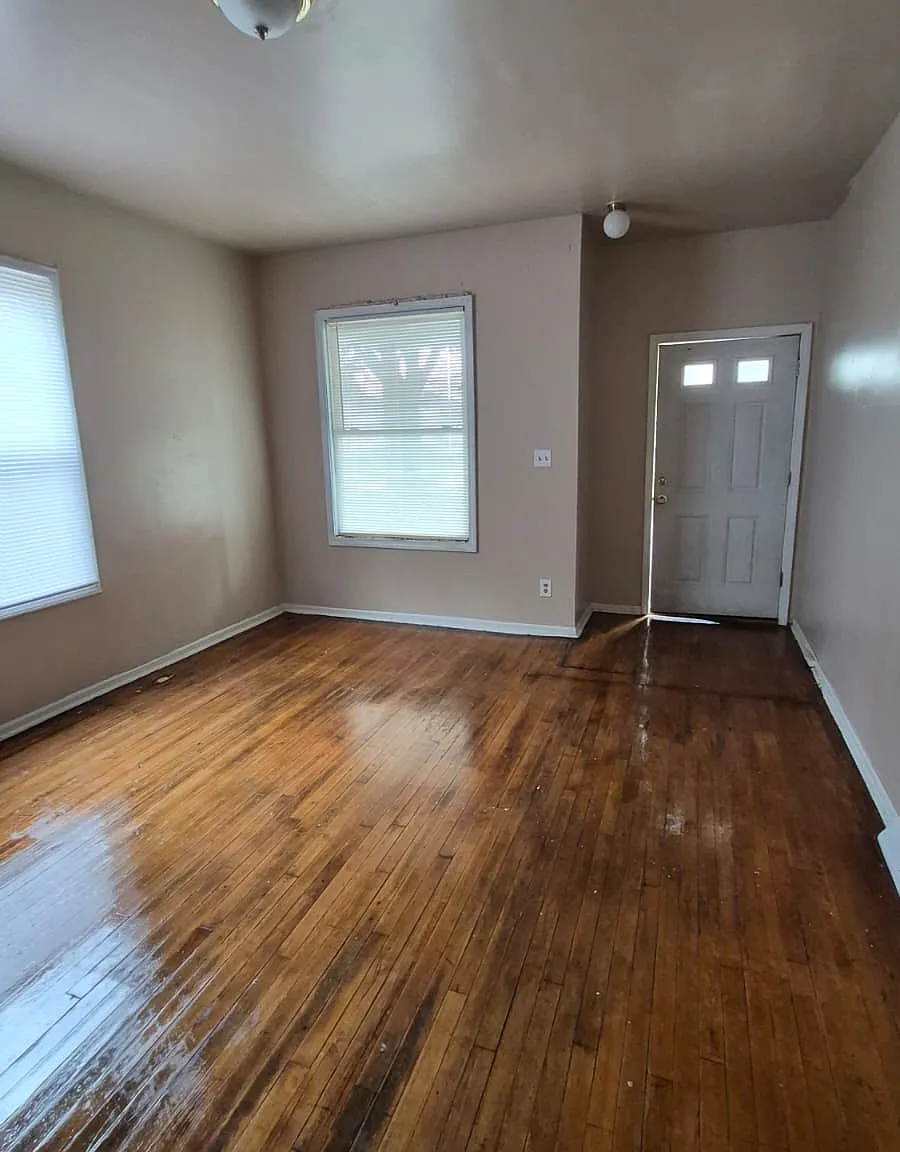 3834 North Port Washington Road - Lower — Photo 3