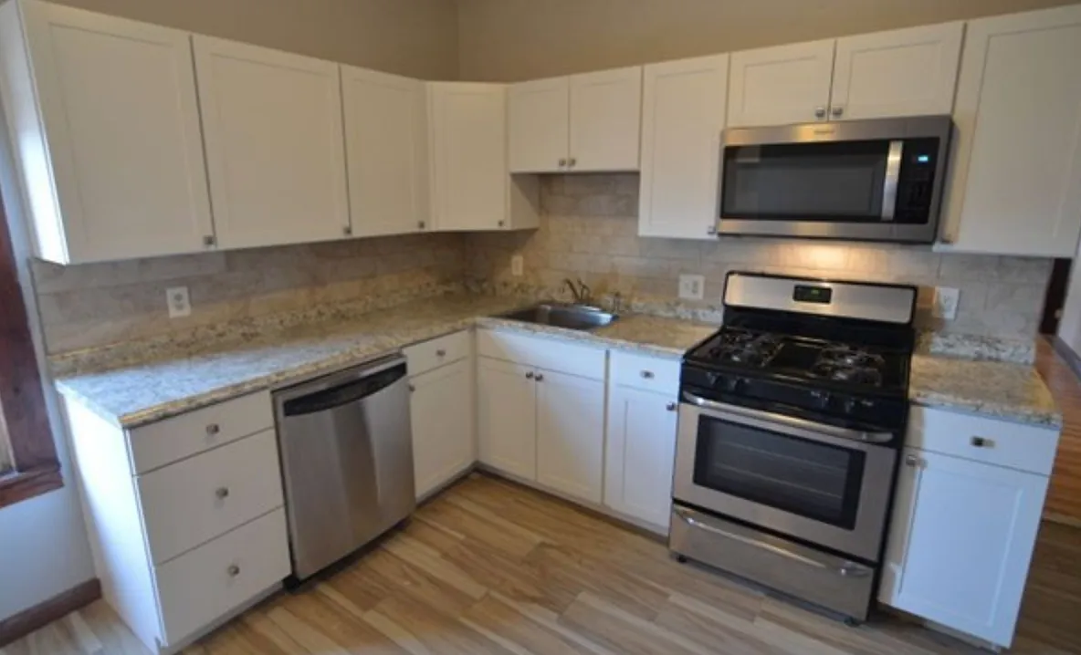 4 bed, 1300 sqft, $3,200 — Photo 1
