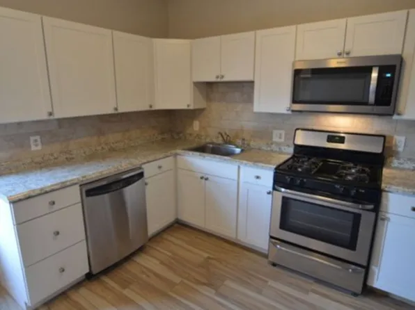 21 Harbor View St #2, Boston, MA 02125