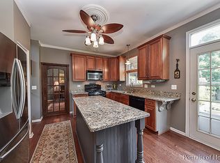 281 Hampton Rd, Sugar Grove, IL 60554