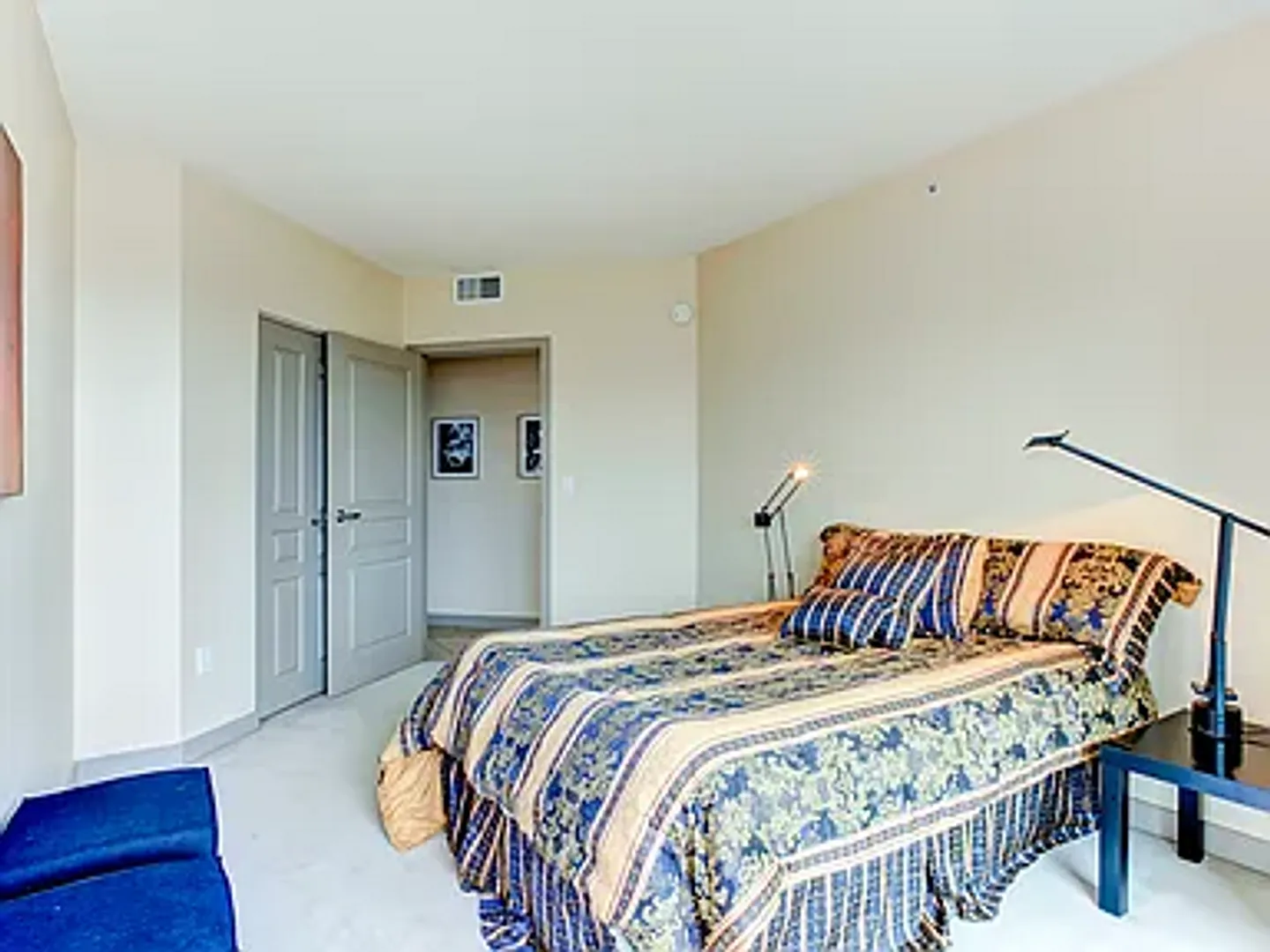 1 Bedroom Plus Den Luxury Condominium With Water Views — Photo 2