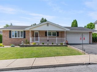 17 Dewey St, Roseto, PA 18013