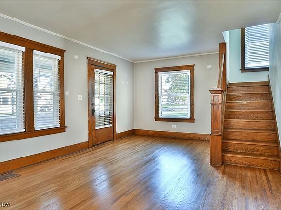 5th image of 831 Oak Knoll Ave SE