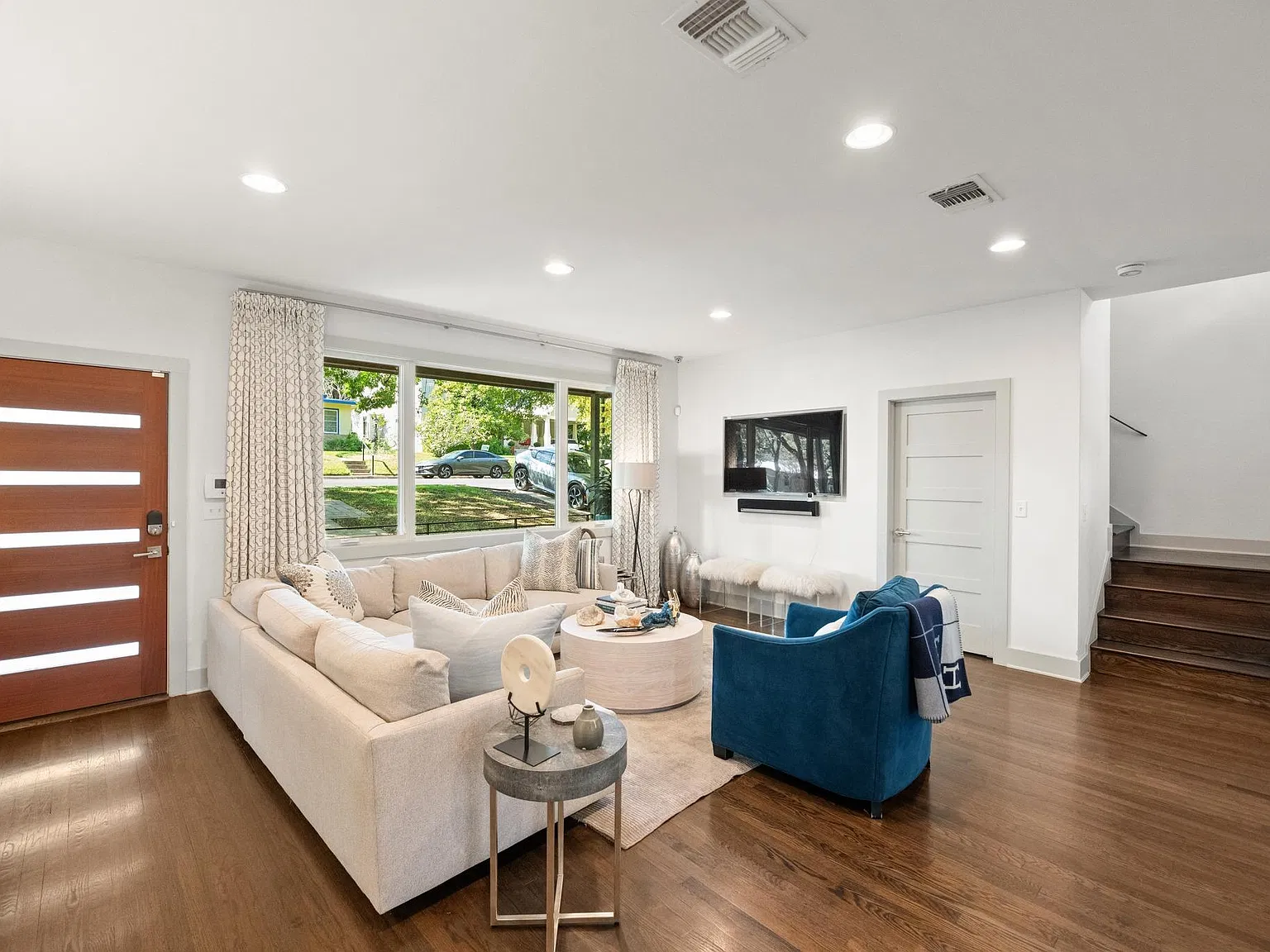 6 bed, 4.0 bath, 3129 sqft, $12,000 — Photo 4