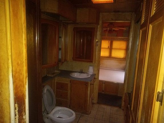 5th image of 4115 Aurora Rd Floor 13