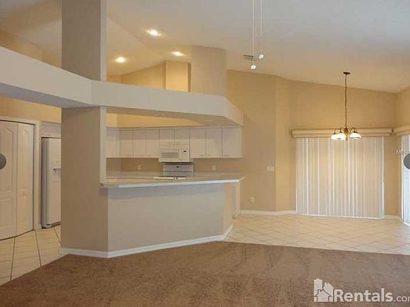 4th image of 702 Stratfield Dr