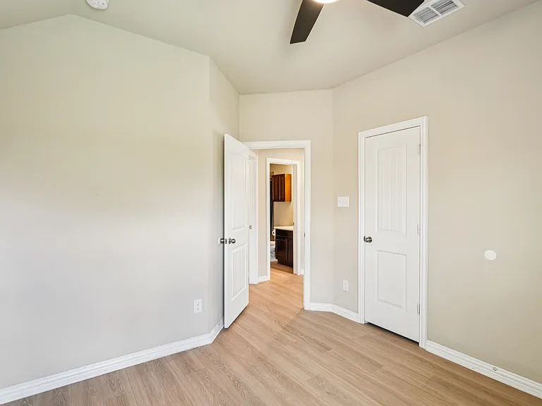 15937 Alvarado Dr — Photo 25