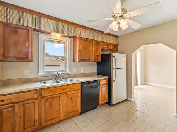 6412 Washington Ave, Windsor Heights, IA 50324