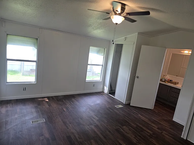2120 South Fwy #105 — Photo 10