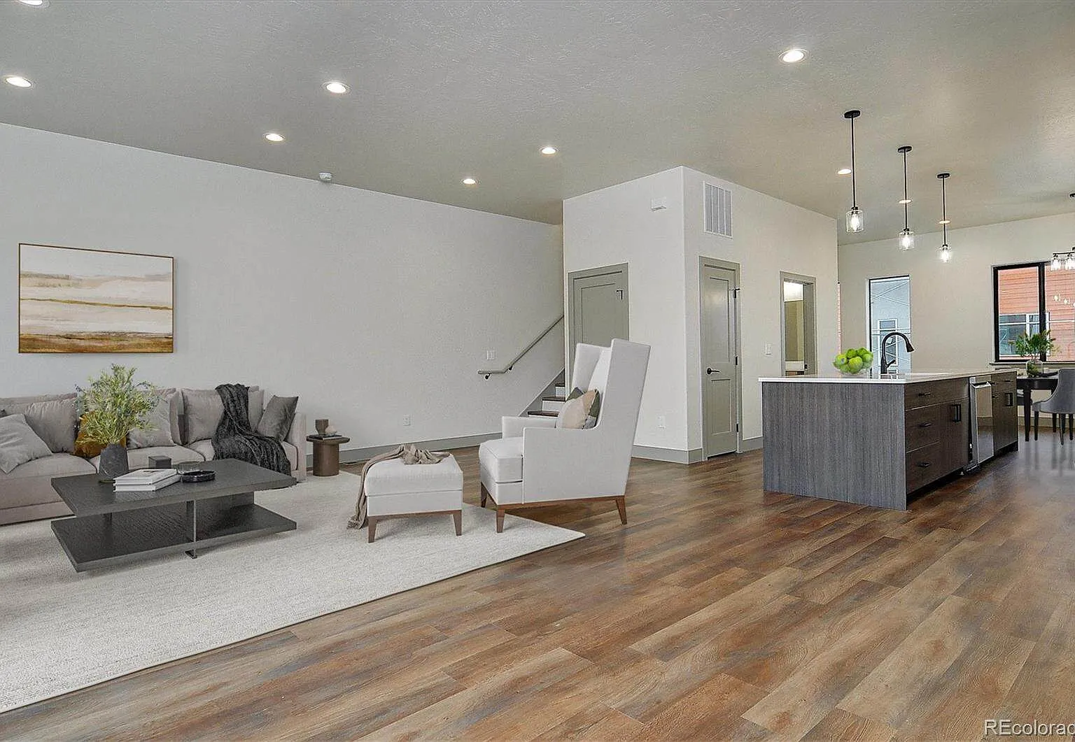 3 bed, 2300 sqft, $2,950 — Photo 3
