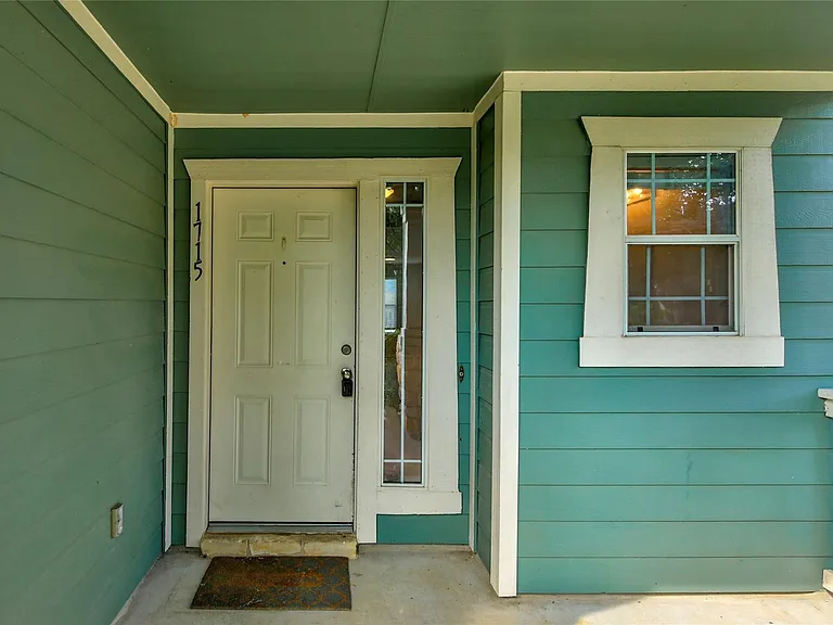 1715 Lost Maples Loop — Photo 3