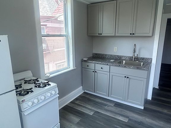 5th image of 111 S Lake Ave APT 3