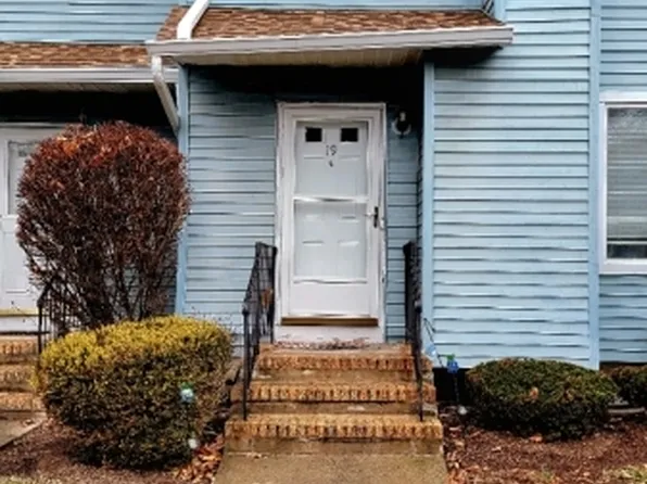 19 Westbrook Ct, Roselle Boro, NJ 07203