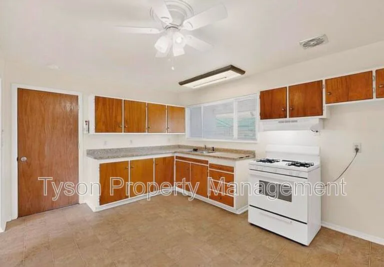 3503 Montclaire Dr NE — Photo 9