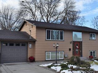 555 SW 3rd St, College Place, WA 99324