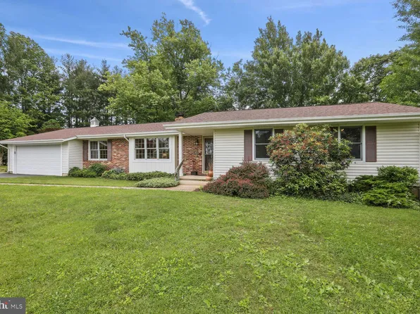 12495 Indian Hill Dr, Sykesville, MD 21784