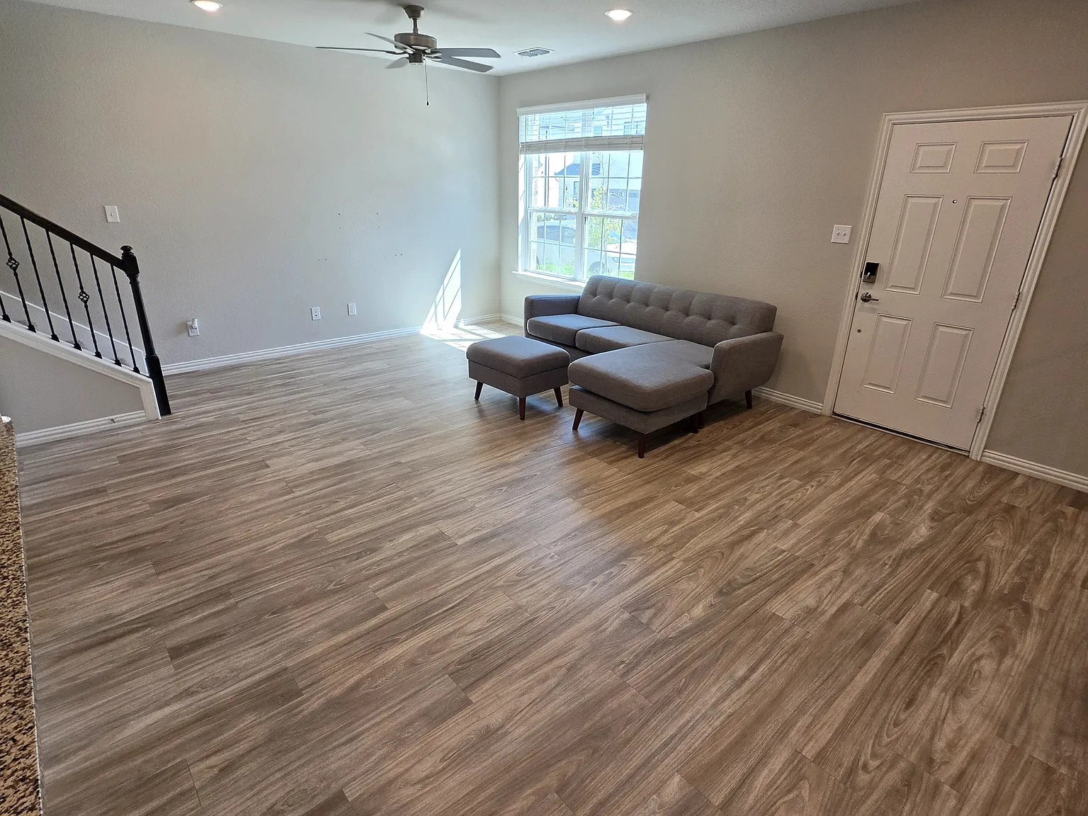 3 bed, 2.5 bath, 1761 sqft, $2,500 — Photo 2