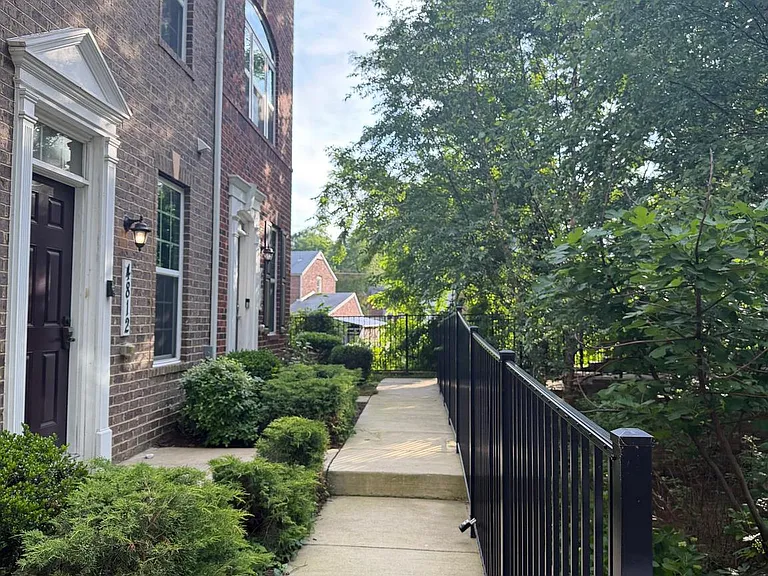 4812 Crest View Dr — Photo 3