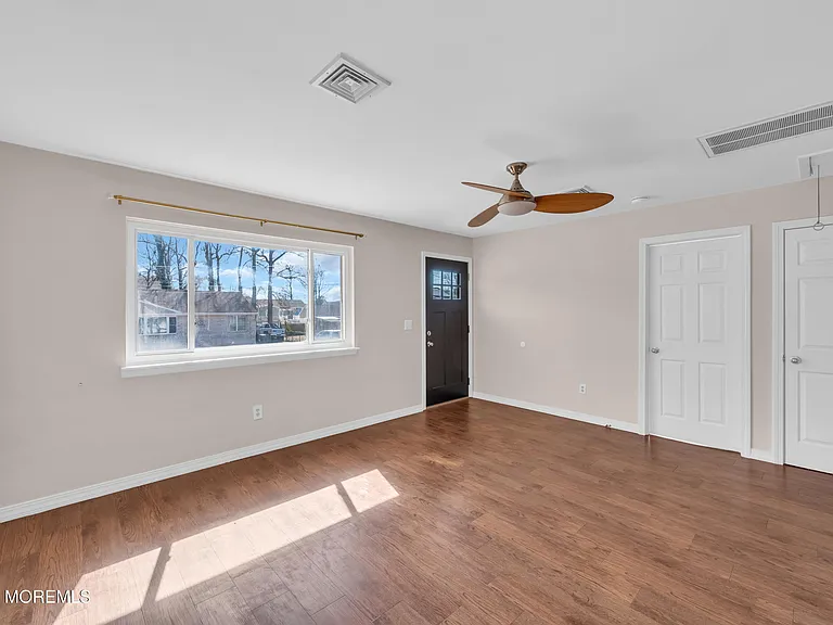 3118 Glasgow Ave — Photo 10