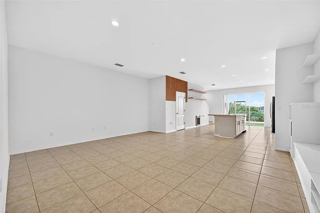 3 bed, 2.5 bath, 1822 sqft, $2,200 — Photo 4