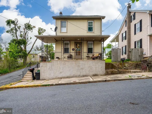 7 Fairview St, Pine Grove, PA 17963
