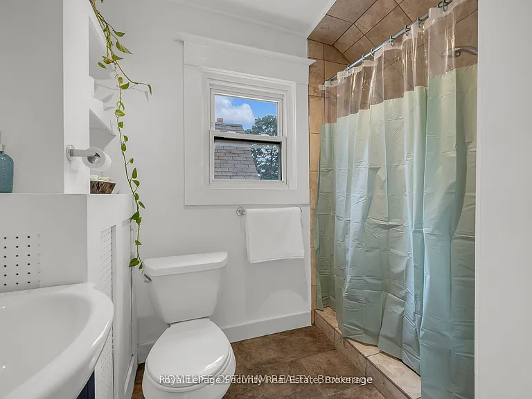 35 Bayfield Ave — Photo 17