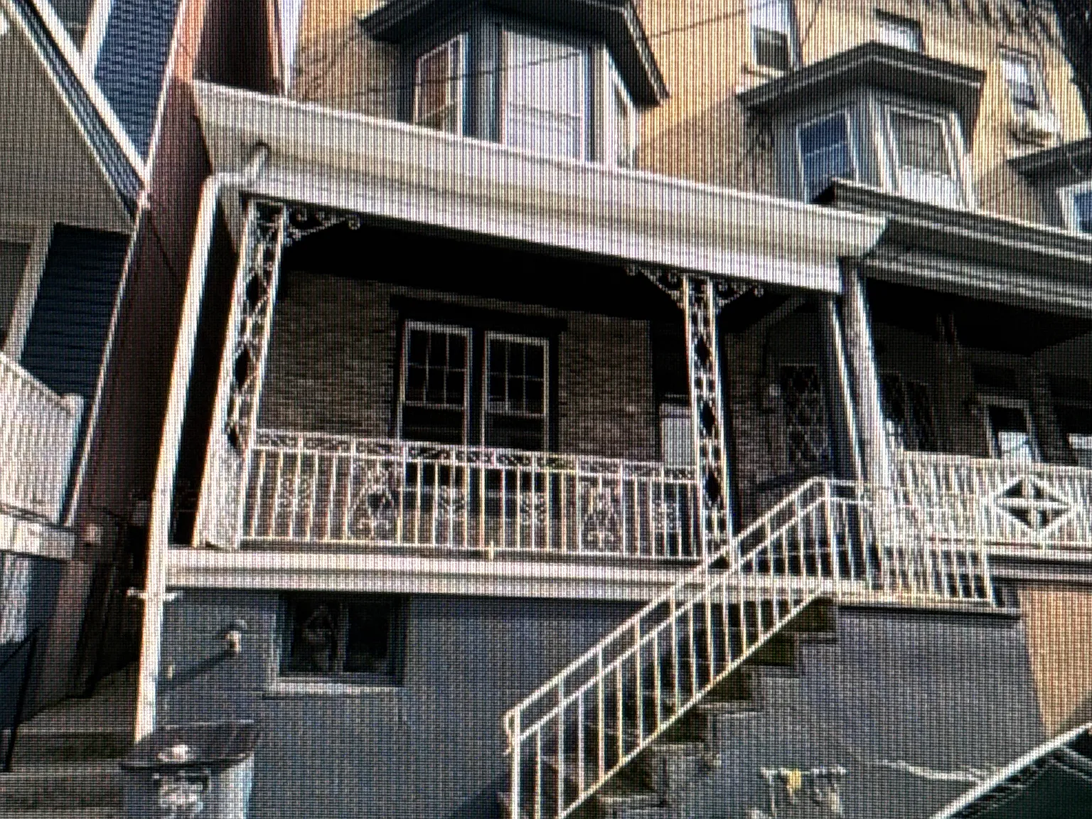 5 bed, 2000 sqft, $1,500 — Photo 1