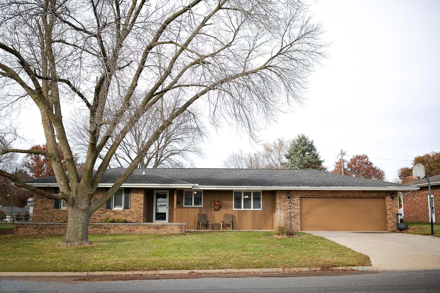507 W Gloria Dr photo 1