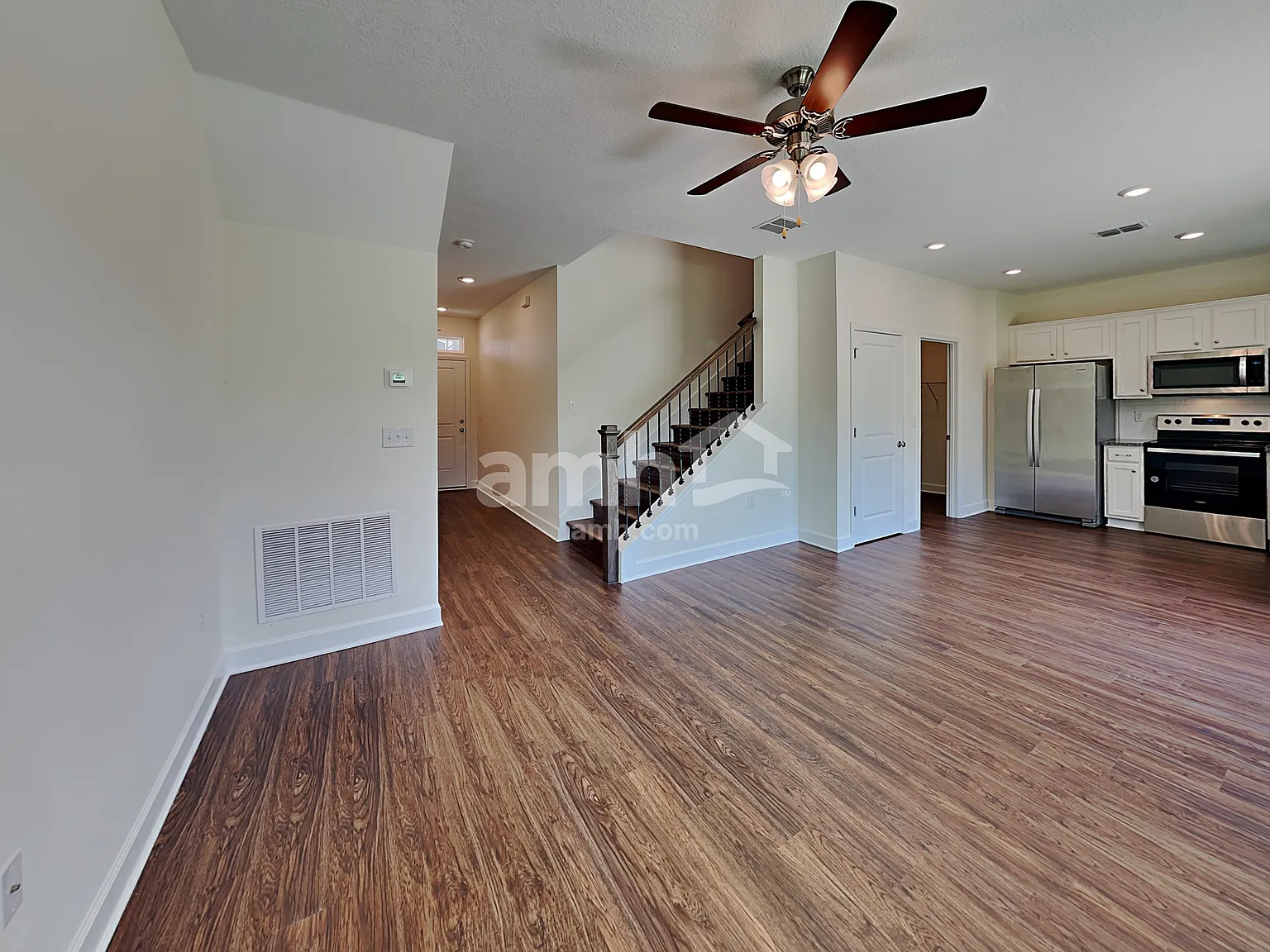 3 bed, 2.5 bath, 1420 sqft, $1,985 — Photo 4