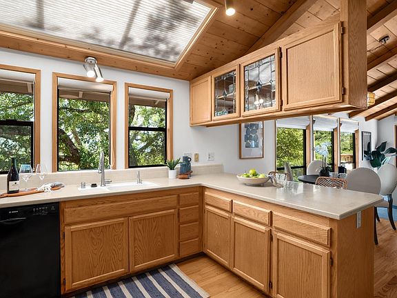 3rd image of 1835 San Ramon Way