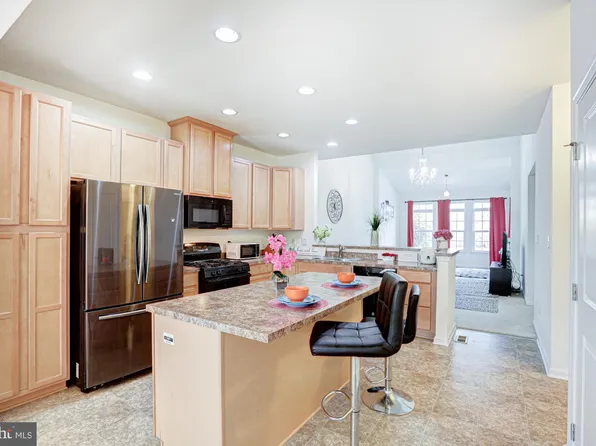 128 E General Grey Ct, Newark, DE 19702
