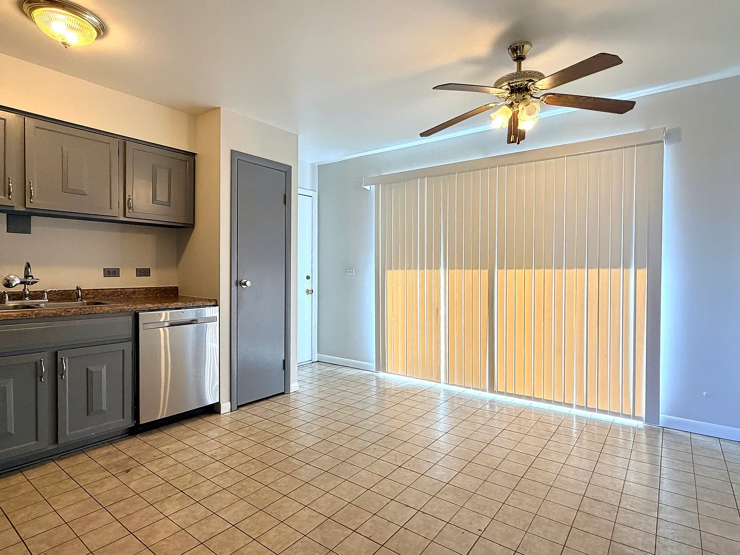 2 bed, 1000 sqft, $1,800 — Photo 3