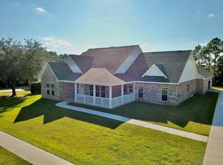 335 Club House Dr E, Freeport, FL 32439