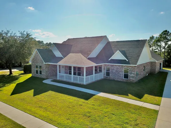 335 Club House Dr E, Freeport, FL 32439