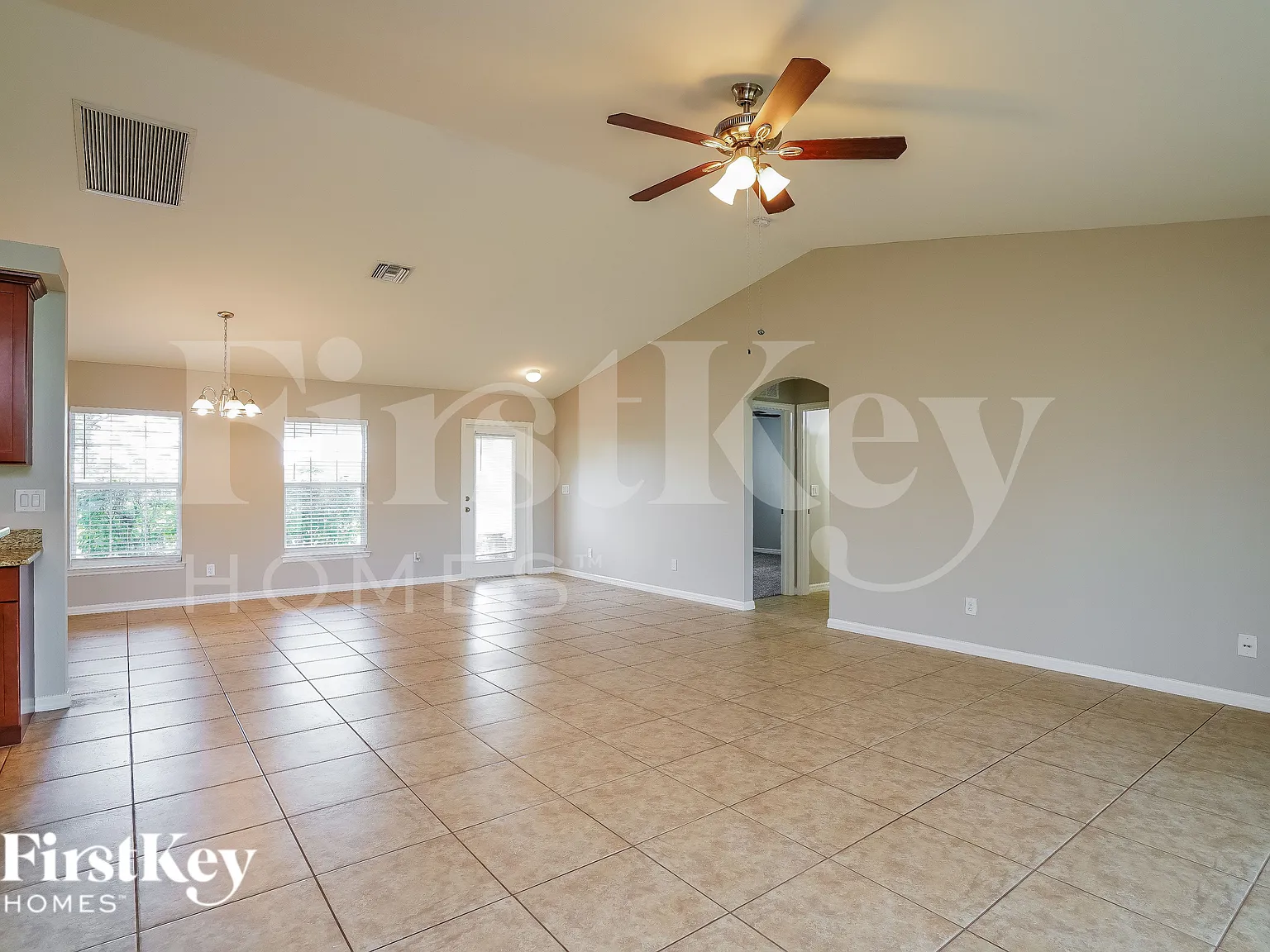 4 bed, 2.0 bath, 1828 sqft, $2,140 — Photo 3