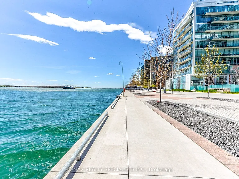 29 Queens Quay E #1118 — Photo 40