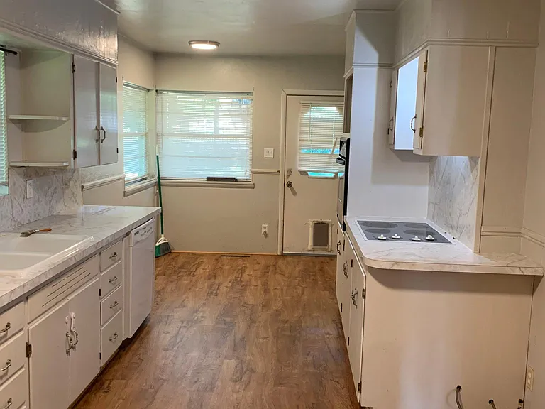 436 Mayfair Way — Photo 2