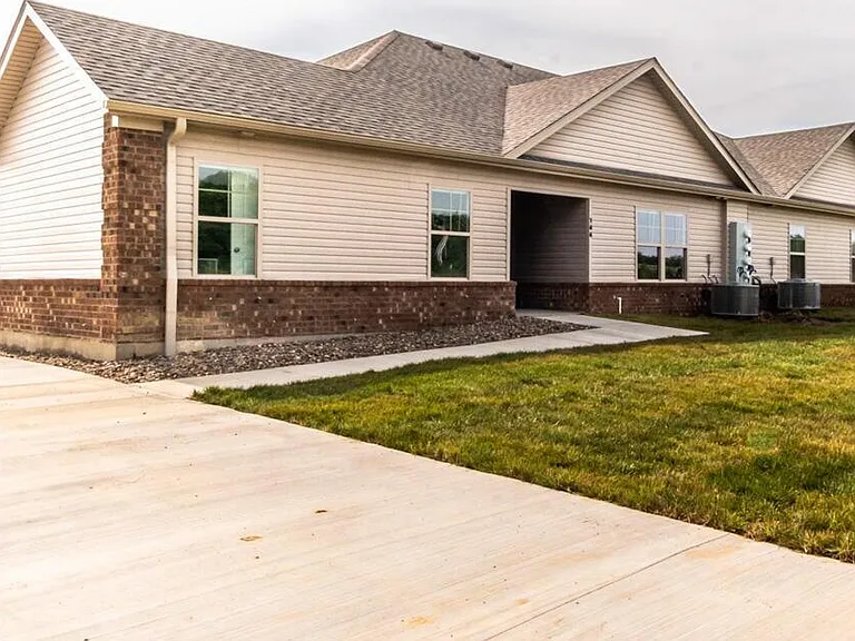 144 Garden Gate Dr — Photo 2