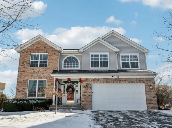 33 Preserve Ct, Lindenhurst, IL 60046