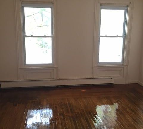 5th image of 79 Hallock St Fl 1